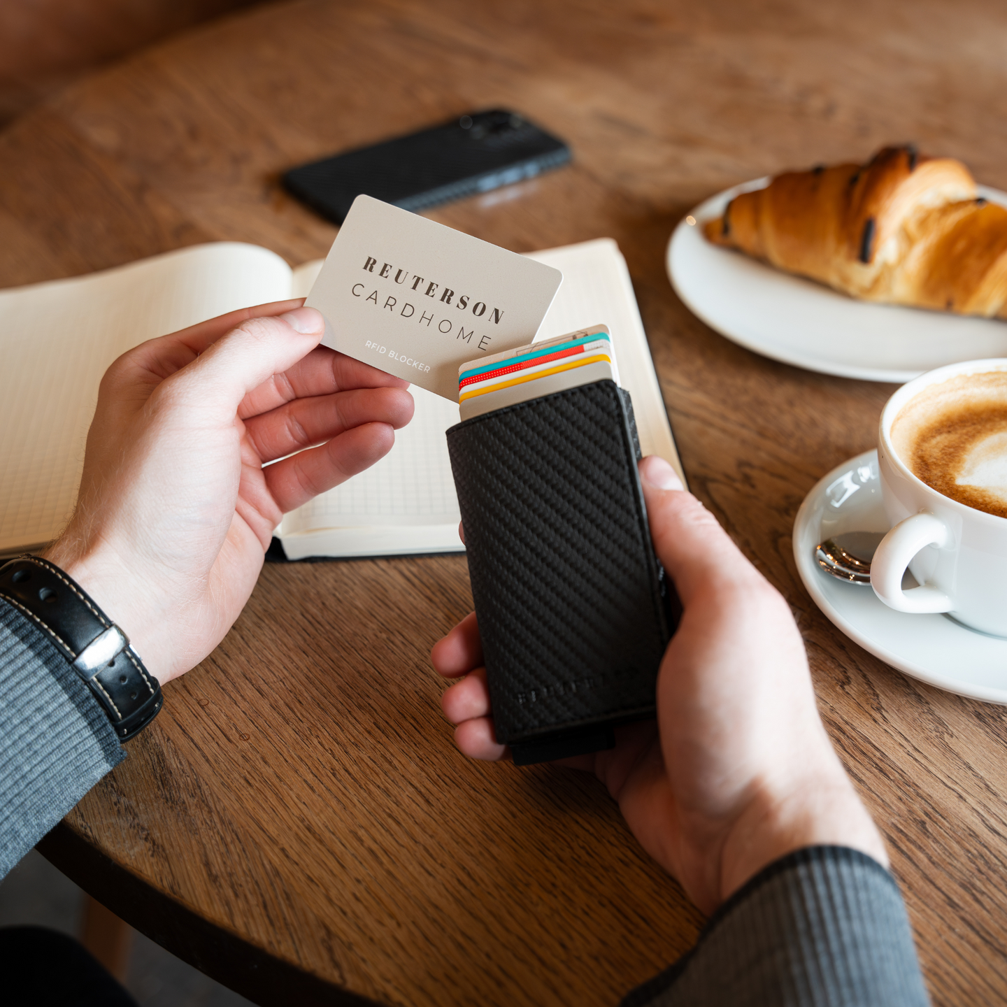 Card Home - Smart Wallet made of Carbon